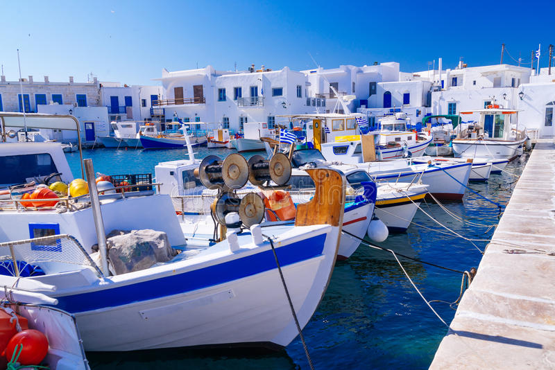 greece packages https://fcdn.antelope-travel.com/export/simg/2020176294163_villaggio-di-naoussa-isola-di-paros.jpg