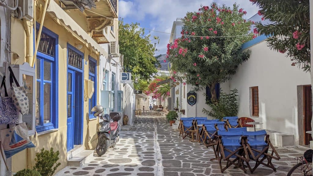 greece packages https://fcdn.antelope-travel.com/export/simg/Old-Town-in-Parikia-1024x576.jpg